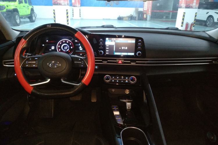 Used Hyundai Elantra 2021 1.5L CVT GLX Elite Edition Center Console