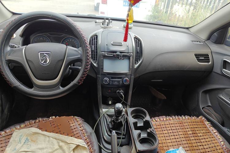 Used Baojun 610 2014 CROSS 1.5L Manual Comfort Model
