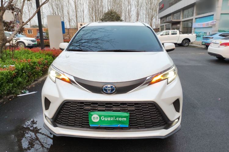 Used Toyota Granvia 2023 2.5L Hybrid Comfort Edition
