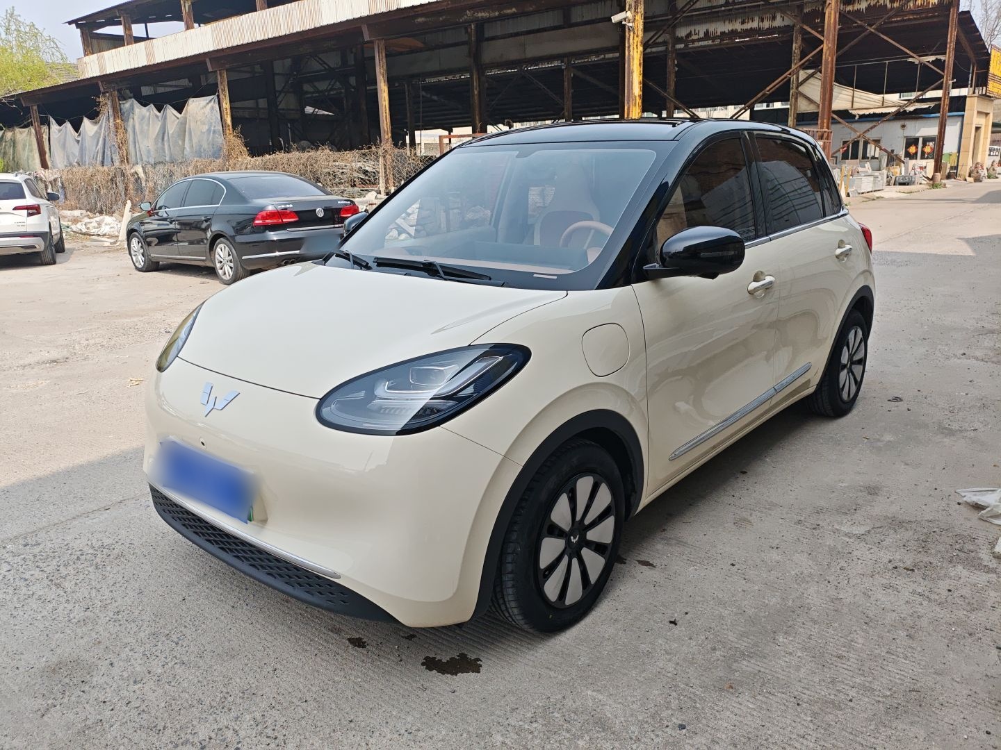 Под передней частью автомобиля