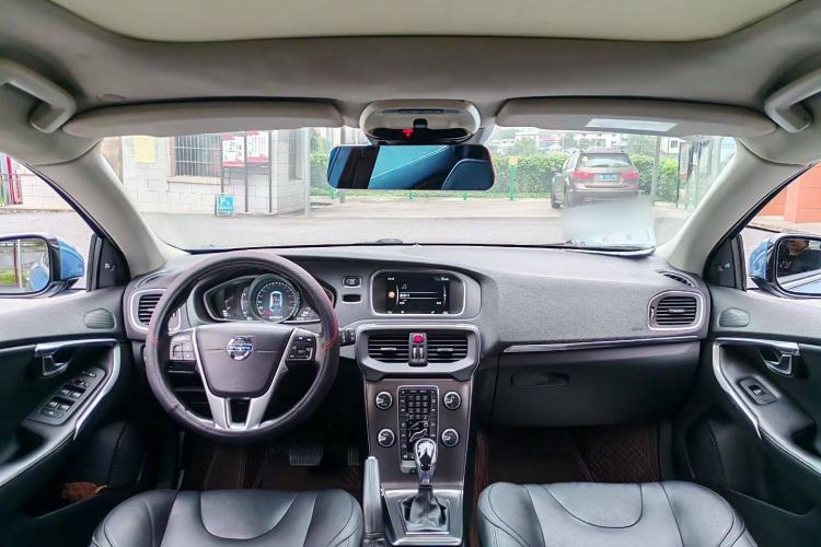Used Volvo V40 2015 1.6T Zhiya Edition
