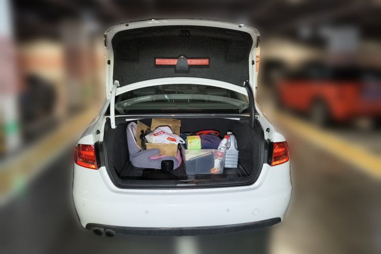 Used Audi A4L 2012 2.0 TFSI automatic Comfort trim level Trunk