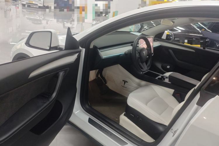 Used Tesla Model Y 2023 Long-Range All-Wheel-Drive Version Driver Seat