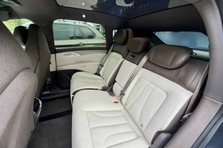 Used IM LS7 2023 100kWh Lux All-Wheel-Drive Version
