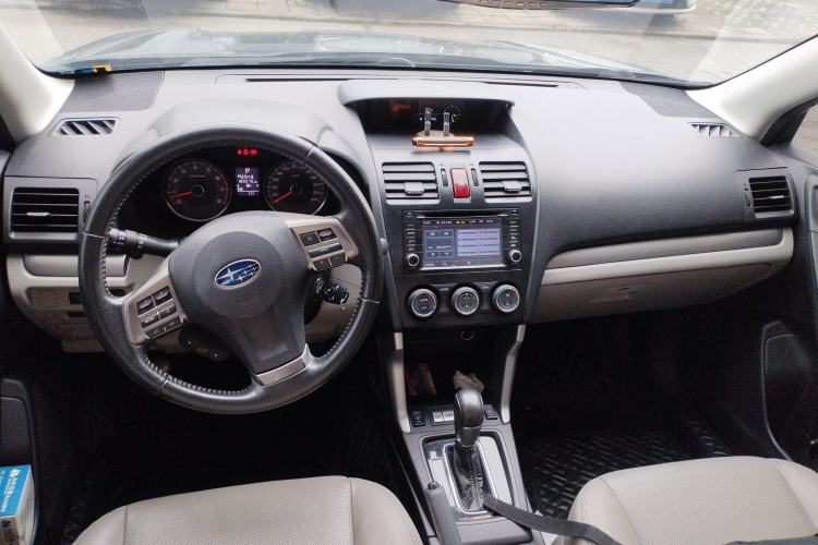 Used Subaru Forester 2013 2.5i Automatic Luxury Edition Center Console