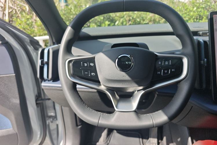 Used Volvo EX30 2025 Rear-Drive Long-Range Version Ultra
