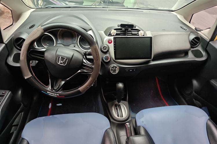 Used Honda Fit 2011 1.3L automatic comfort version
