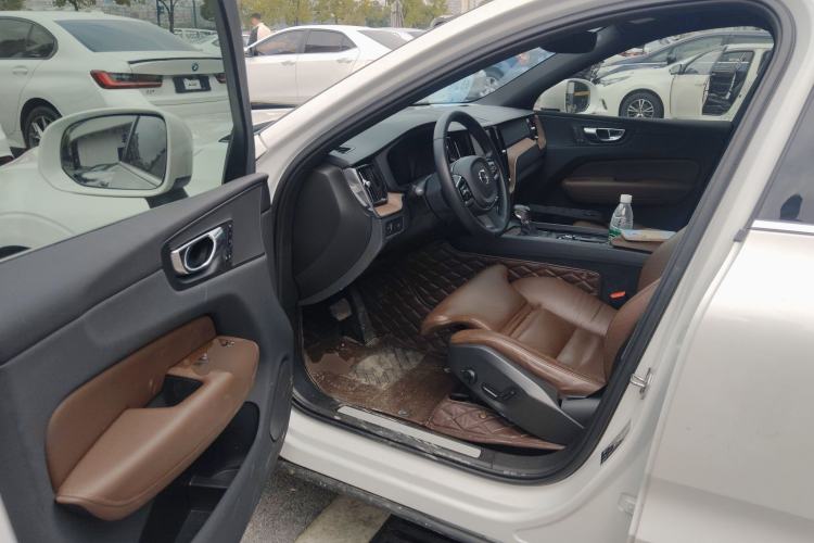 Used Volvo XC60 2021 T5 4x4 Smart Luxury Edition
