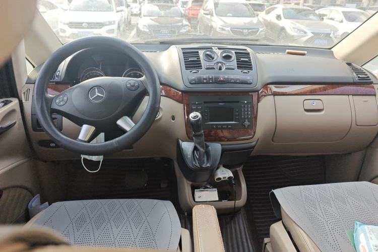 Used Mercedes-Benz Viano 2013 3.0L Hospitality Edition Center Console