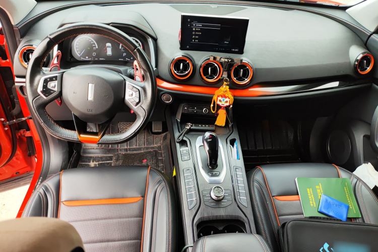 Used Wey VV5 2019 1.5T Two-Wheel-Drive Orange Edition Limited Model
