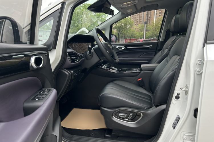 Used GAC Trumpchi M6 2024 MAX 270T WDCT Luxury Edition Interior 5