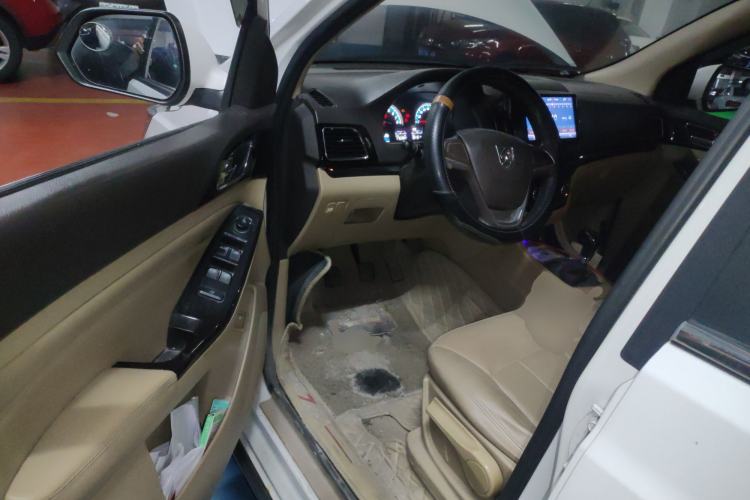 Used Baojun 730 2014 1.5L manual Comfort ESP version 7 seats