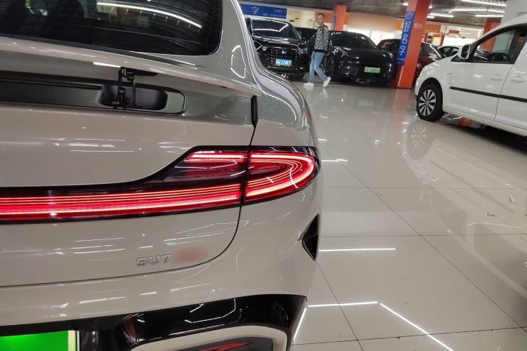 Used Xiaomi Auto SU7 2024 Four-Wheel Drive Ultra-Long Range Advanced Intelligent Driving Max Edition
