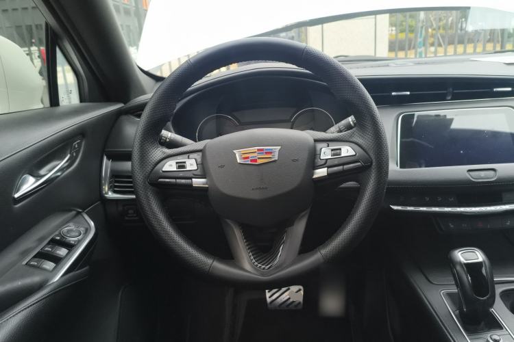 Used Cadillac XT4 2018 28T Two-Wheel-Drive Luxury Model
