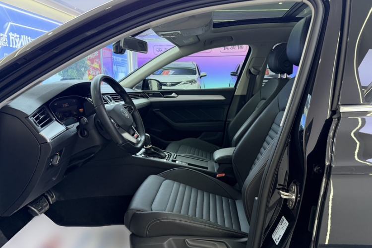 Used Volkswagen Magotan 2023 2 Million Units Limited-Edition 280TSI DSG Comfort Version Interior 2