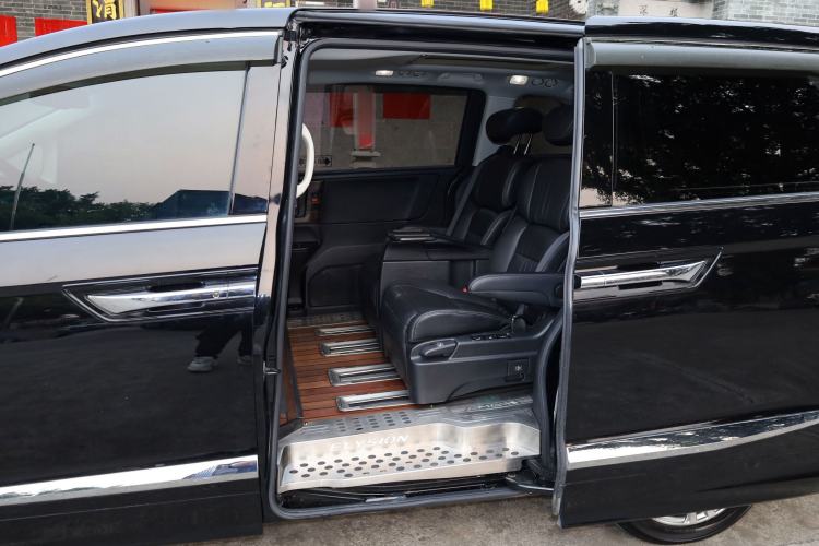 Used Honda Elysion 2016 2.4L Supreme Edition Interior 11