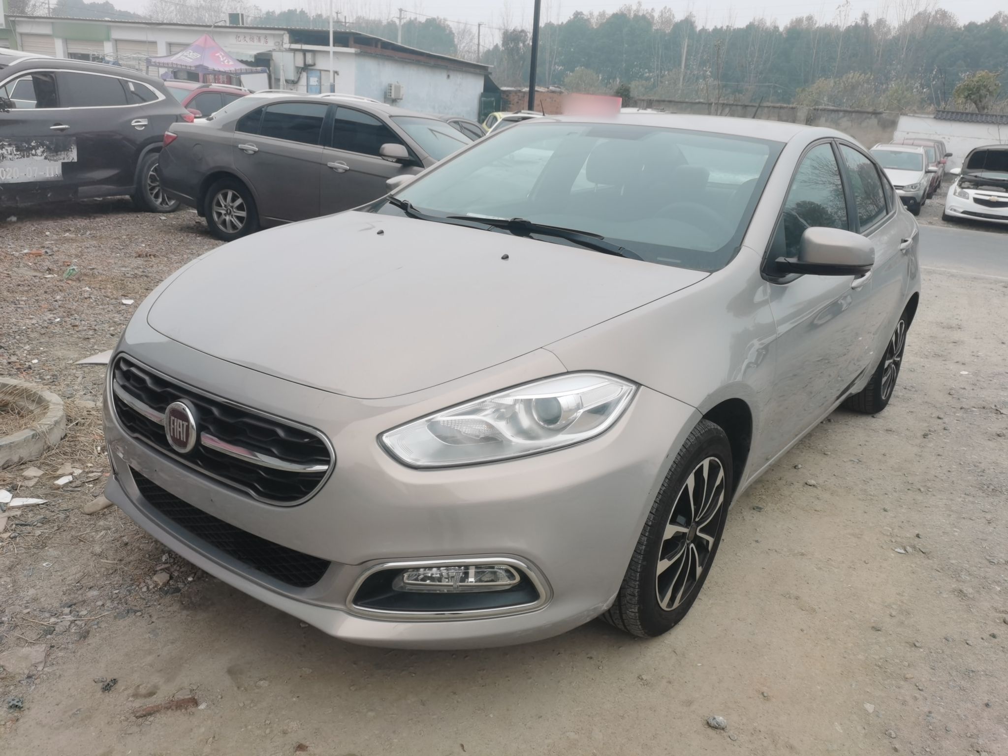 Под передней частью автомобиля