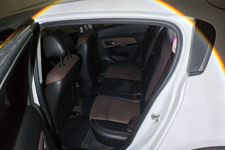 Used Chevrolet Cruze 2013 Hatchback 1.6L Manual Luxury Model
