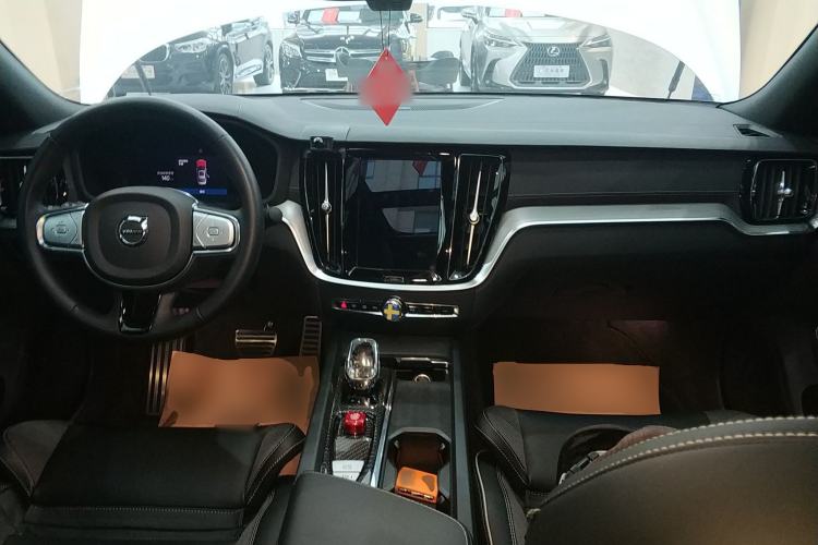 Used Volvo S60 2023 B5 Zhiya Sport Edition Center Console