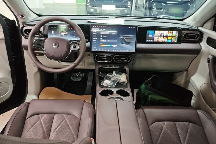 Used Leapmotor C11 2024 Range-Extended 300 Luxury Edition Center Console