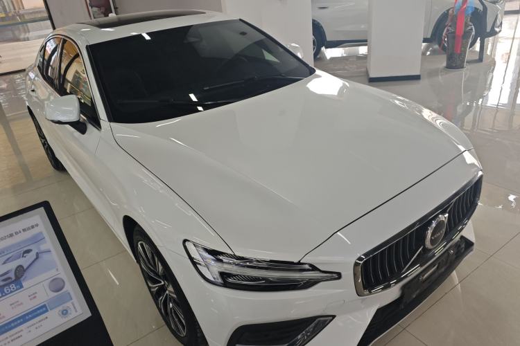 Used Volvo S60 2025 B4 Zhiyuan Luxury Edition
