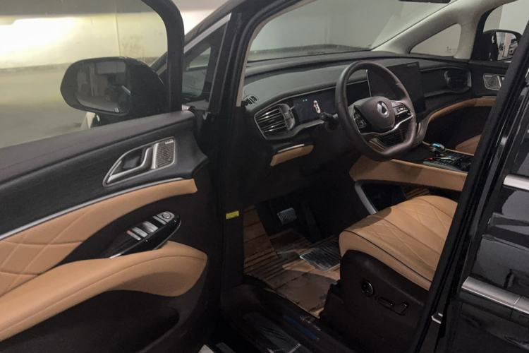 Used Denza D9 2024 DM-i 980 Four-Wheel Drive Flagship Model