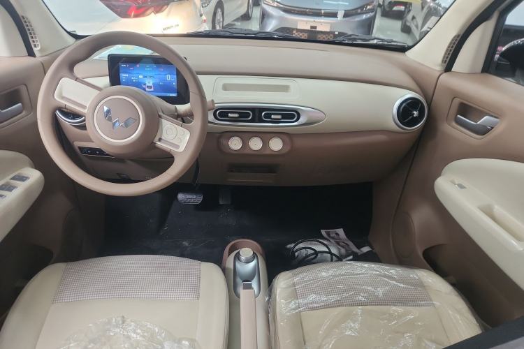 Used Wuling Hongguang MINIEV 2025 Four-Door Version Advanced Edition Center Console