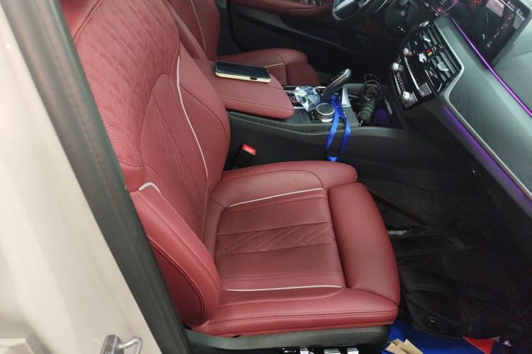 Used BMW 5 Series 2021 Restyled 530Li Luxury Edition M Sport Package Right Front Seat