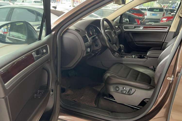 Used Volkswagen Touareg 2011 3.0 TSI Standard Version
