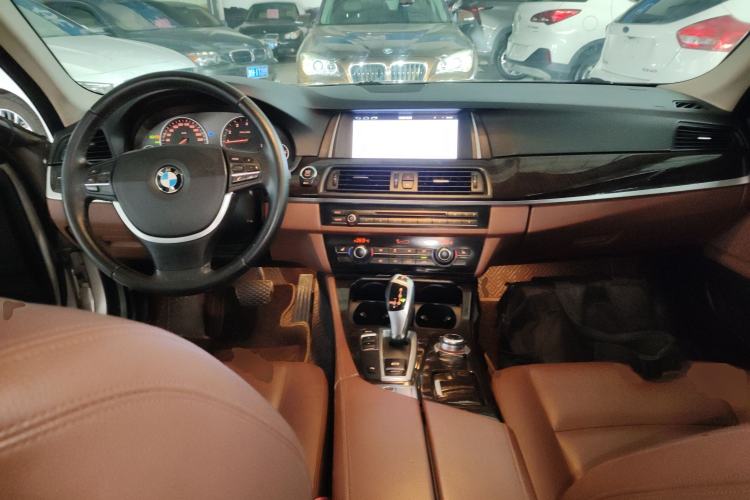 Used BMW 5 Series 2014 525Li Leading Model
