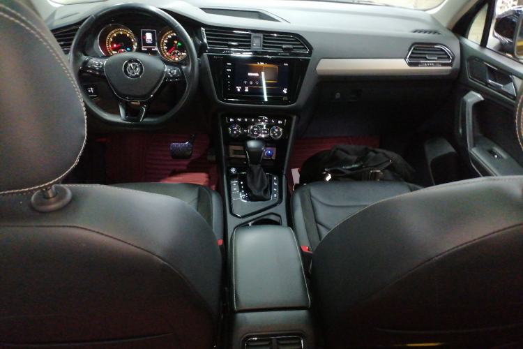 Used Volkswagen Tiguan L 2019 Revised 330TSI Automatic Two-Wheel Drive Smart & Luxury Edition China VI Standard Center Console