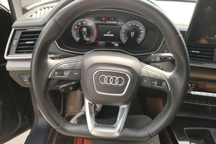 Used Audi Q5L 2022 40T Luxury Dynamic Model Steering Wheel