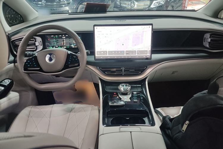 Used Denza D9 2022 DM-i 970 Four-Wheel Drive Prestige Model
