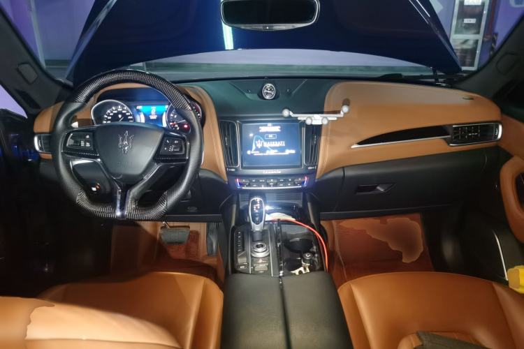 Used Maserati Levante 2016 3.0T Standard Edition Center Console