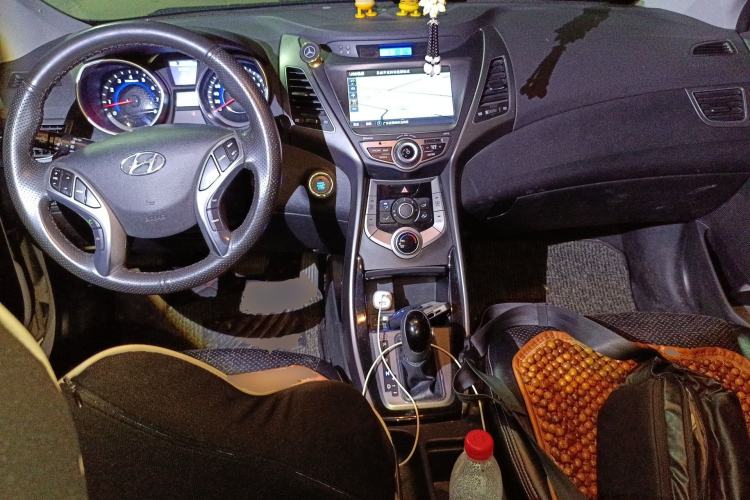 Used Hyundai Elantra (5th Generation / Langdong) 2015 1.6L Automatic Leading Model Center Console