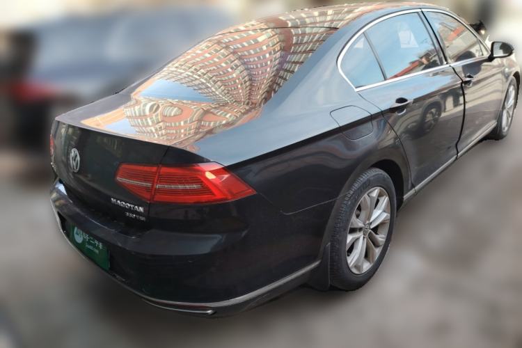 Used Volkswagen Magotan 2017 330TSI DSG Luxury Model Rear Right 45 Deg