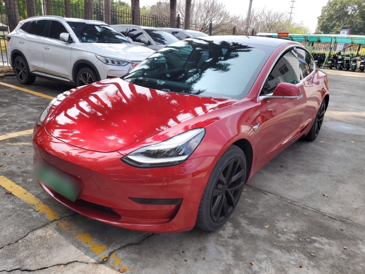 Под передней частью автомобиля