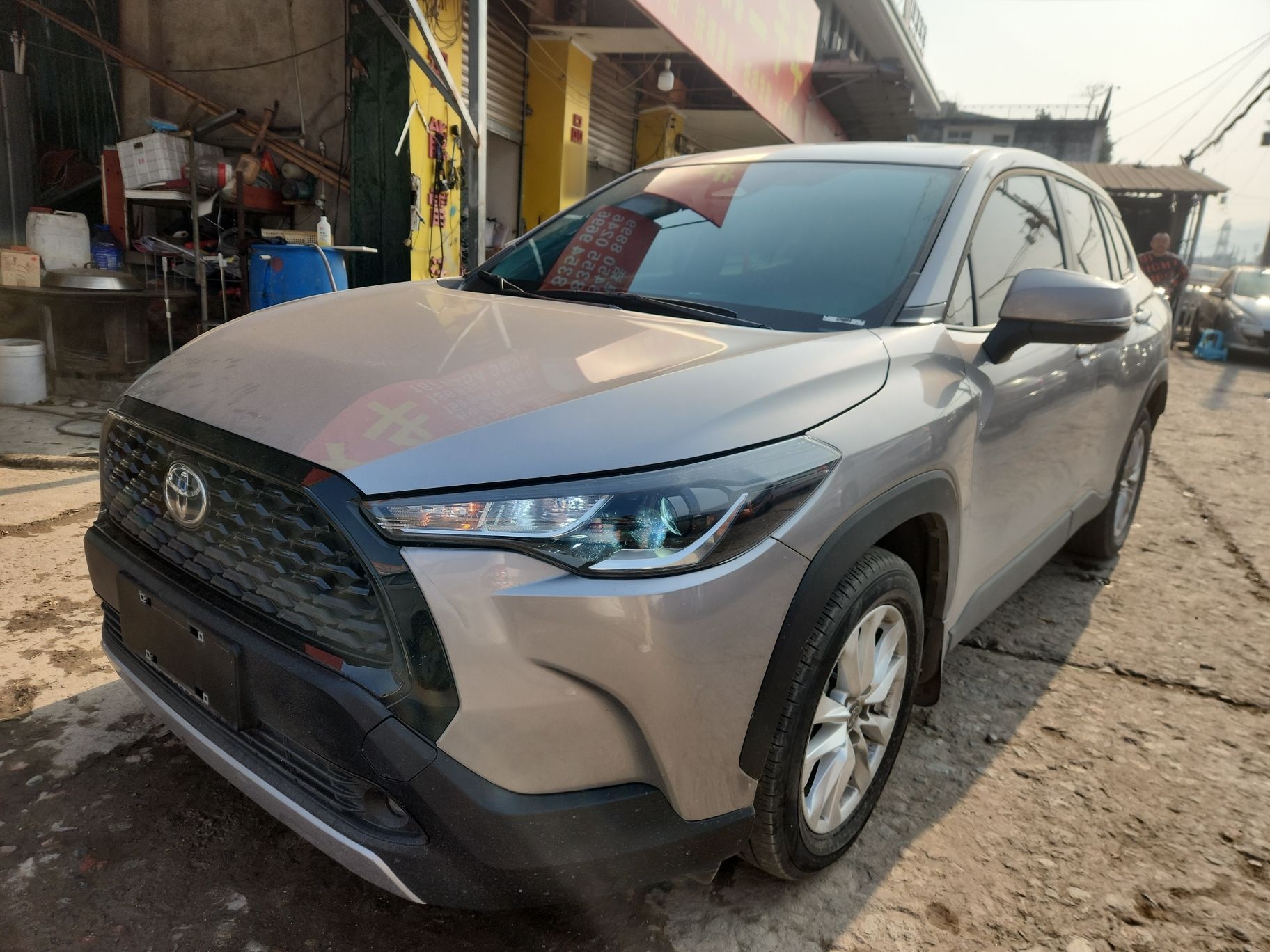 Под передней частью автомобиля