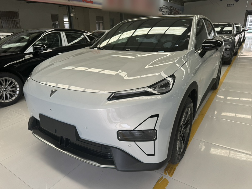 Unter der Vorderseite des Autos