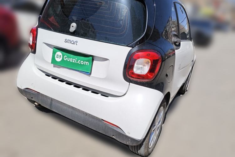 Used smart fortwo 2015 1.0L 52 kW hardtop Dynamic version
