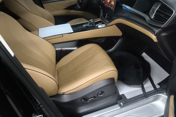 Used Denza D9 2024 DM-i 980 Four-Wheel Drive Prestige Model
