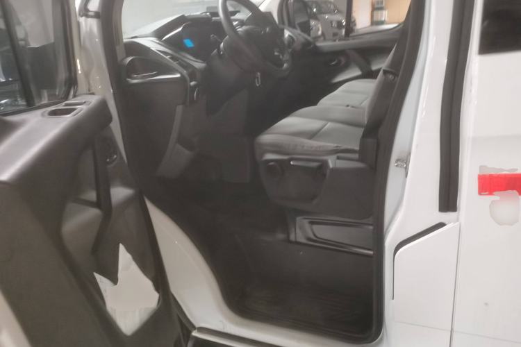 Used Ford Transit 2019 2.0T Diesel Van Mid-Chassis Mid-Roof 3-Seater China VI Standard
