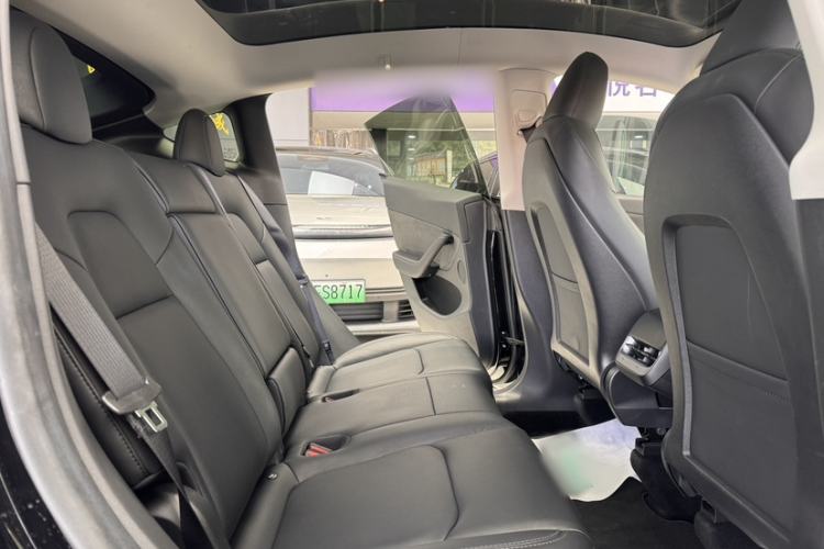 Used Tesla Model Y 2023 Long-Range All-Wheel-Drive Version