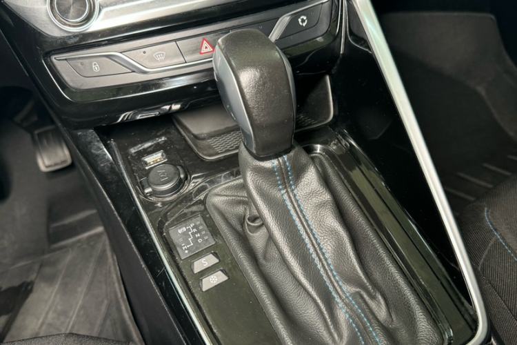 Used Peugeot 308 2018 1.6L Automatic Luxury Edition Interior 11