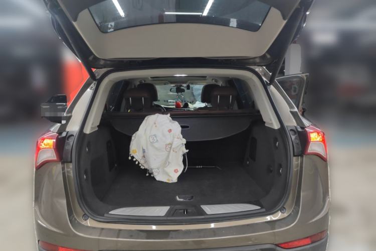 Used Buick Envision 2017 20T Two-Wheel Drive Luxury Model Trunk