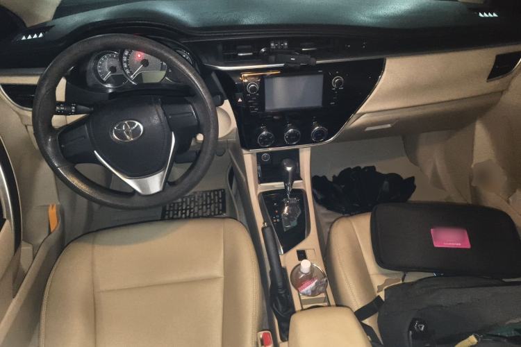 Used Toyota Corolla 2014 1.6L CVT GL Center Console