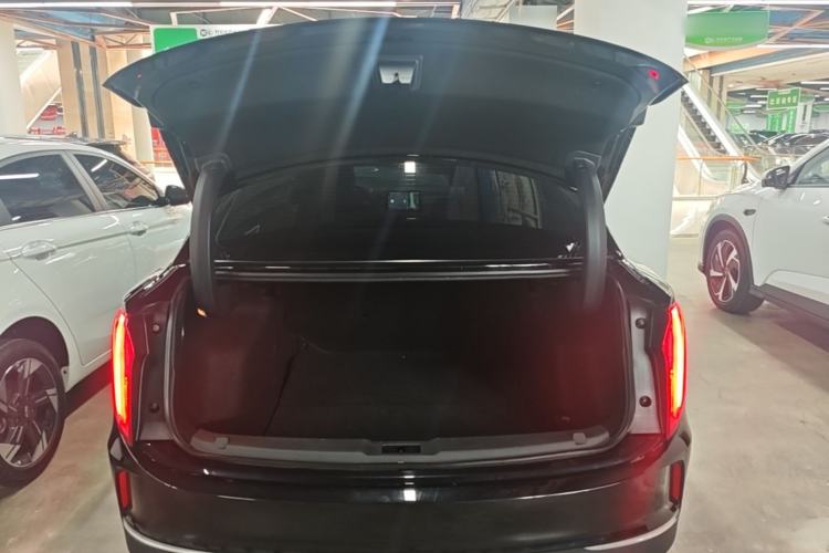 Used Hongqi E-QM5 2022 431 km Charge & Enjoy Edition Trunk