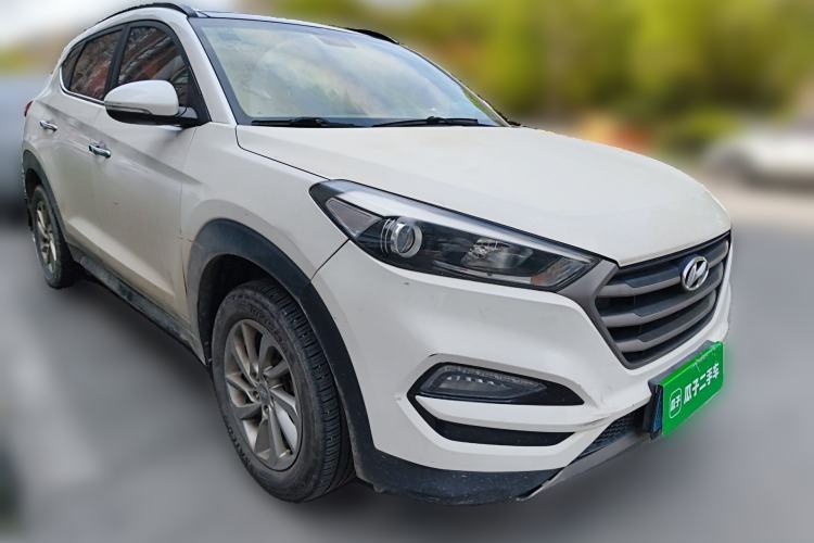 Used Hyundai Tucson 2015 1.6T Dual-Clutch Two-Wheel-Drive Smart Model Front Right 45 Deg