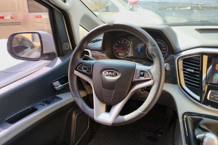 Used JAC Refine M4 2016 2.0L Manual Luxury Version
