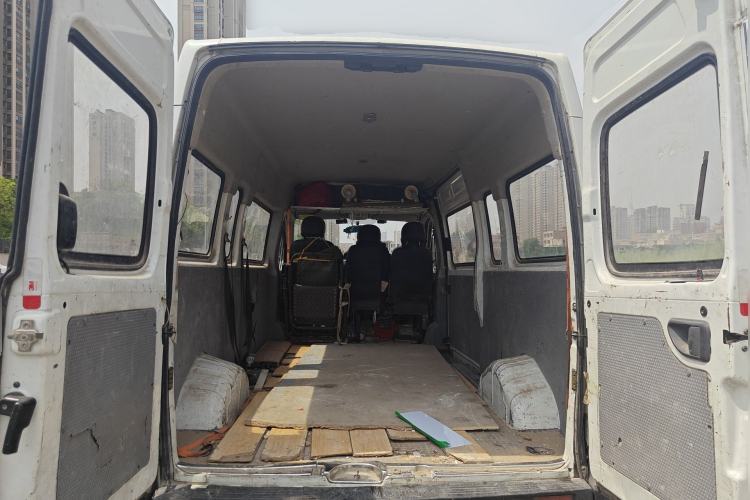 Used SAIC MAXUS Xintu V80 2019 2.5T Classic Version 6-Speed Manual – Aoyuntong Modified Long Wheelbase Mid-Height 7-Seater